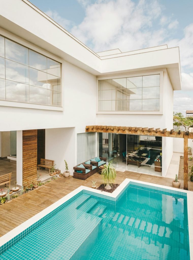 pexels-jonathanborba-5563472